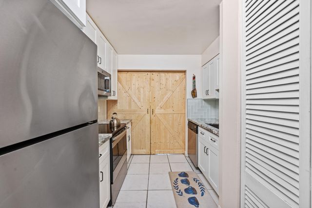 7401 NW 16th Street 102, Plantation, FL 33313