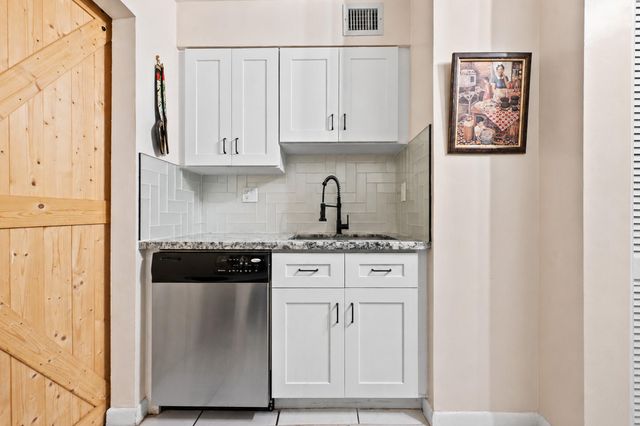 7401 NW 16th Street 102, Plantation, FL 33313
