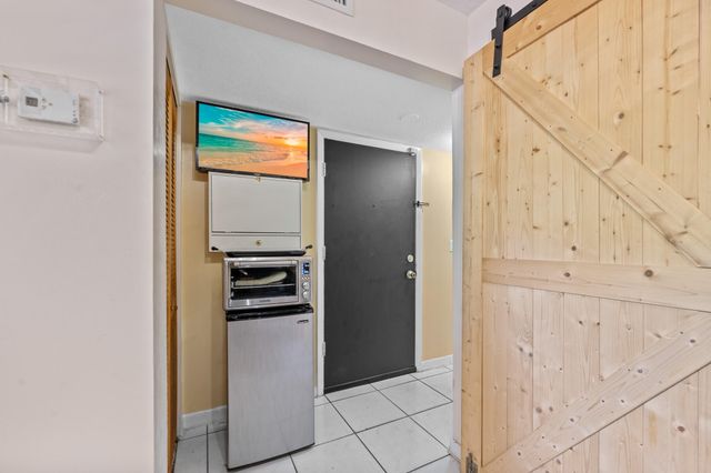 7401 NW 16th Street 102, Plantation, FL 33313