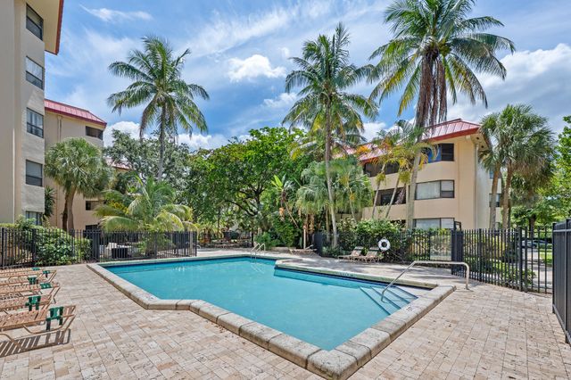 7401 NW 16th Street 102, Plantation, FL 33313
