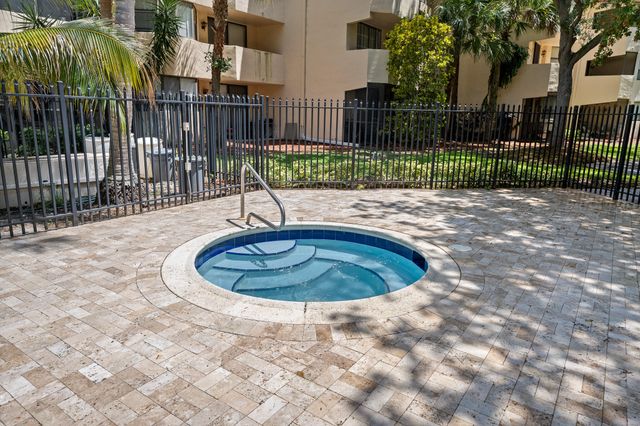 7401 NW 16th Street 102, Plantation, FL 33313
