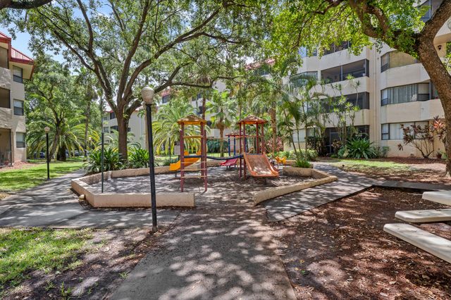 7401 NW 16th Street 102, Plantation, FL 33313