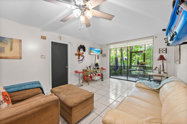 7401 NW 16th Street 102, Plantation, FL 33313