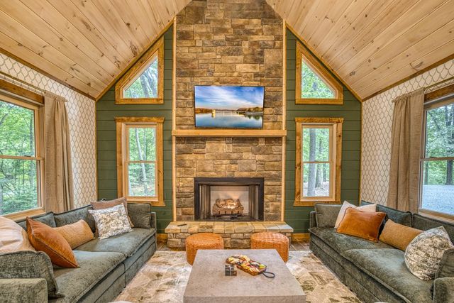 64 Windy Valley Lane, Blue Ridge, GA 30513