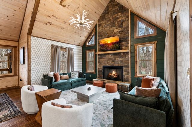 64 Windy Valley Lane, Blue Ridge, GA 30513