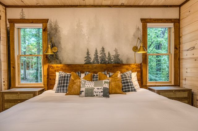 64 Windy Valley Lane, Blue Ridge, GA 30513