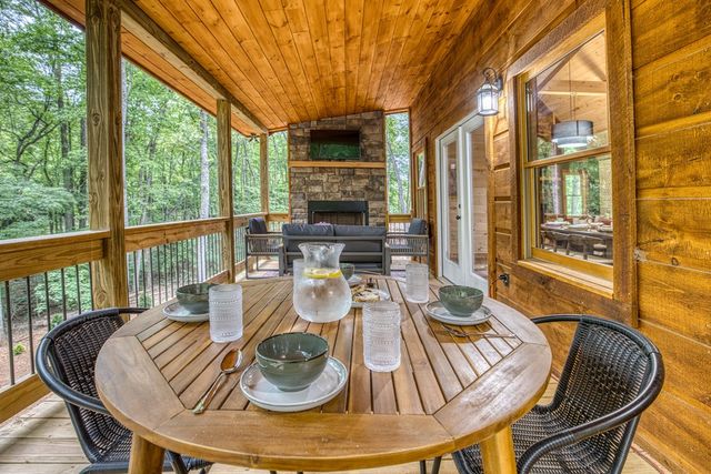 64 Windy Valley Lane, Blue Ridge, GA 30513