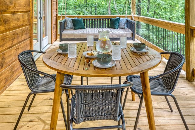 64 Windy Valley Lane, Blue Ridge, GA 30513