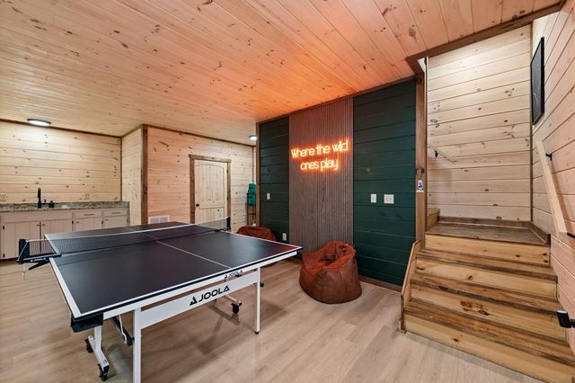 64 Windy Valley Lane, Blue Ridge, GA 30513