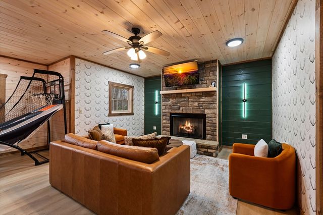 64 Windy Valley Lane, Blue Ridge, GA 30513