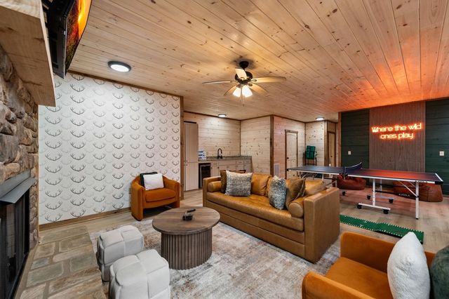 64 Windy Valley Lane, Blue Ridge, GA 30513