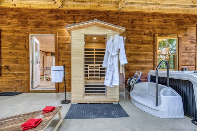 64 Windy Valley Lane, Blue Ridge, GA 30513