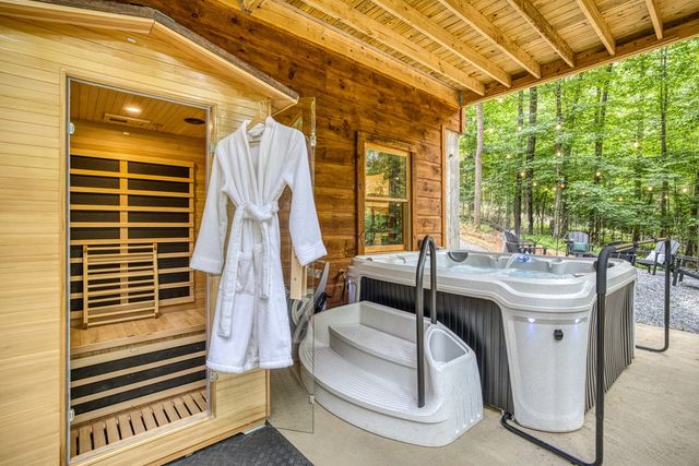 64 Windy Valley Lane, Blue Ridge, GA 30513