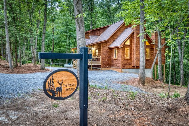 64 Windy Valley Lane, Blue Ridge, GA 30513