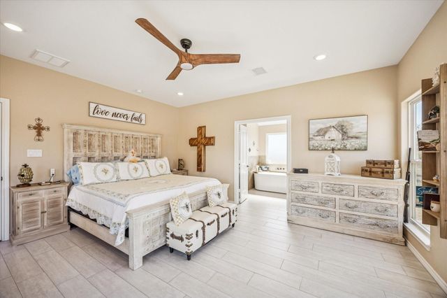 8401 Equestrian Lane, Washington, TX 77880