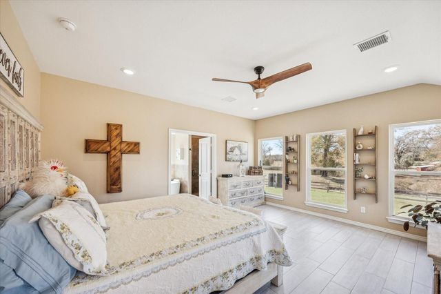 8401 Equestrian Lane, Washington, TX 77880