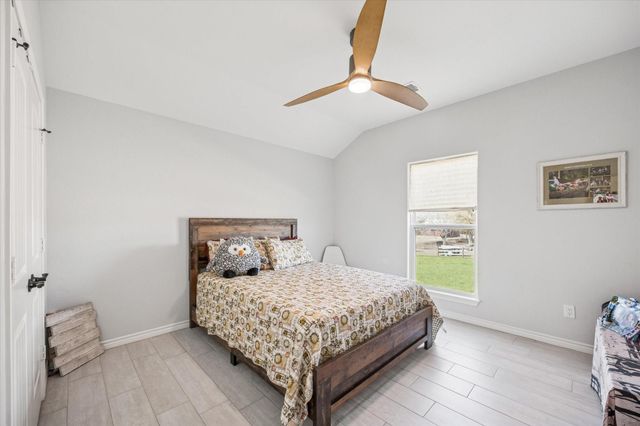 8401 Equestrian Lane, Washington, TX 77880