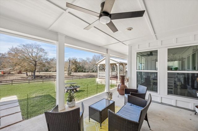 8401 Equestrian Lane, Washington, TX 77880