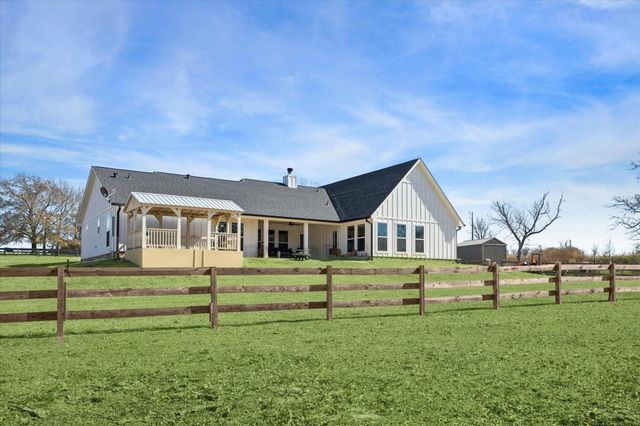 8401 Equestrian Lane, Washington, TX 77880