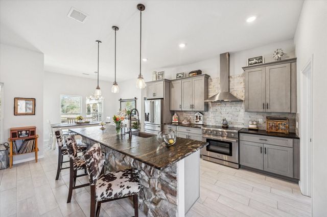 8401 Equestrian Lane, Washington, TX 77880