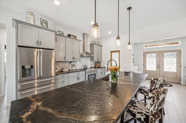 8401 Equestrian Lane, Washington, TX 77880