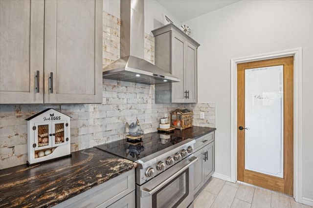 8401 Equestrian Lane, Washington, TX 77880