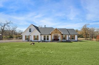 8401 Equestrian Lane, Washington, TX 77880