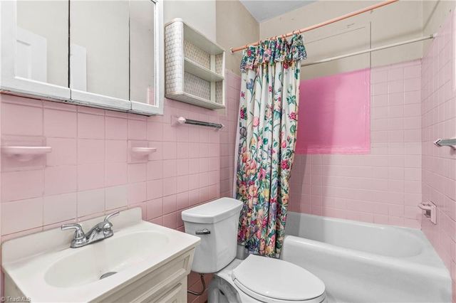 800 S Sunset Drive, Winston-salem, NC 27103