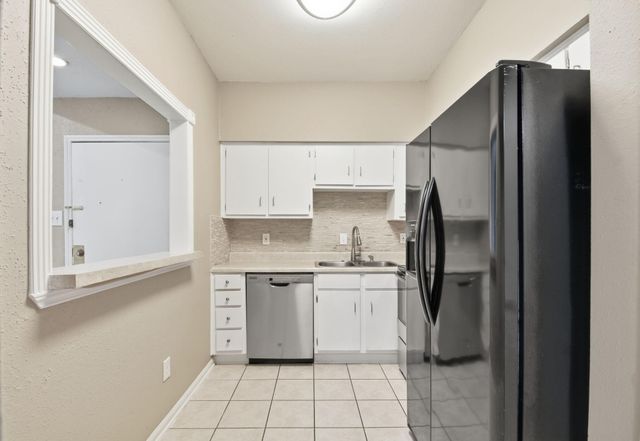 2100 Tanglewilde Street 642, Houston, TX 77063