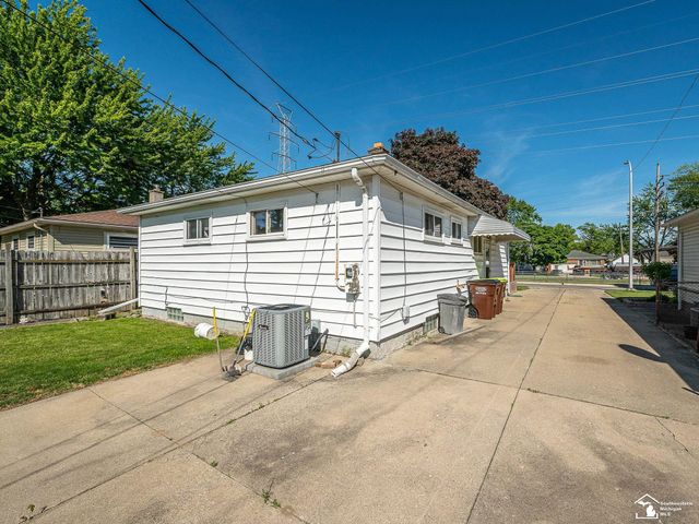 1263 Maple Boulevard, Monroe, MI 48162