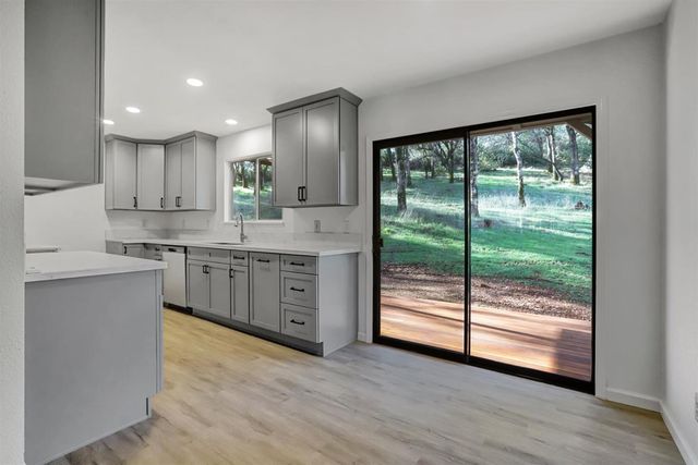 11013 Wolf Dr, Grass Valley, CA 95949