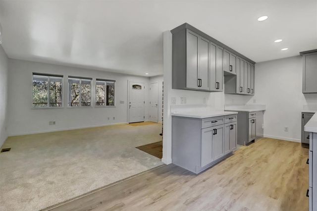 11013 Wolf Dr, Grass Valley, CA 95949