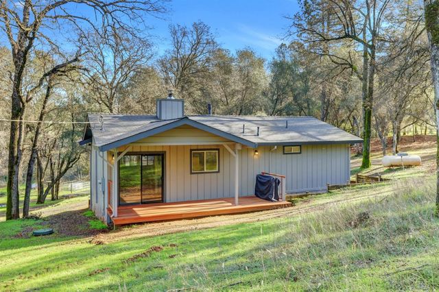11013 Wolf Dr, Grass Valley, CA 95949
