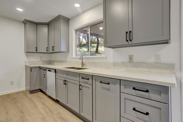 11013 Wolf Dr, Grass Valley, CA 95949