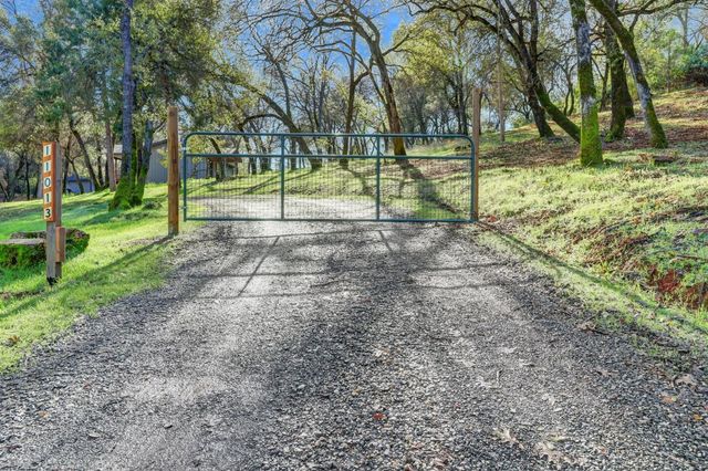 11013 Wolf Dr, Grass Valley, CA 95949