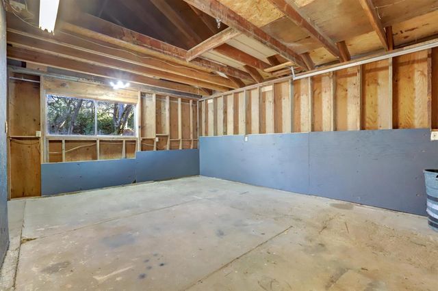 11013 Wolf Dr, Grass Valley, CA 95949