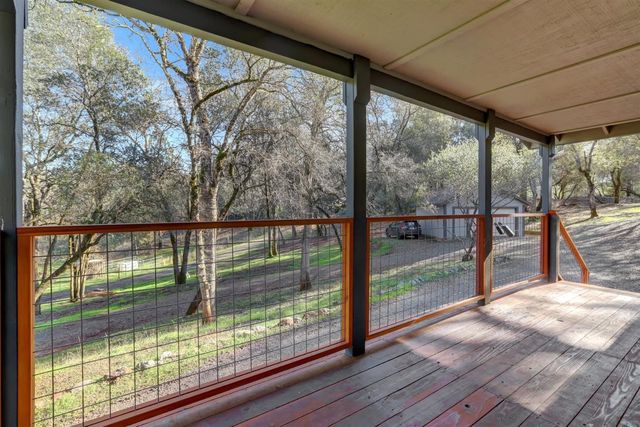 11013 Wolf Dr, Grass Valley, CA 95949