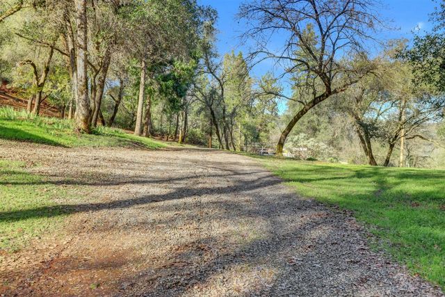 11013 Wolf Dr, Grass Valley, CA 95949