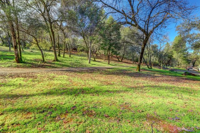 11013 Wolf Dr, Grass Valley, CA 95949