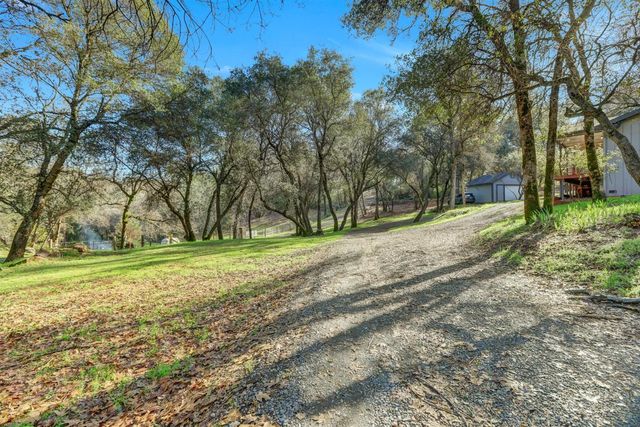 11013 Wolf Dr, Grass Valley, CA 95949