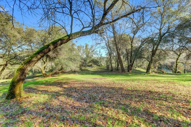 11013 Wolf Dr, Grass Valley, CA 95949