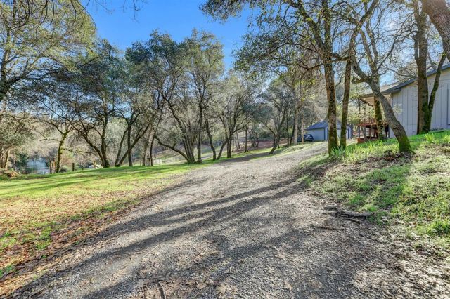 11013 Wolf Dr, Grass Valley, CA 95949