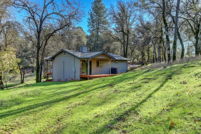 11013 Wolf Dr, Grass Valley, CA 95949