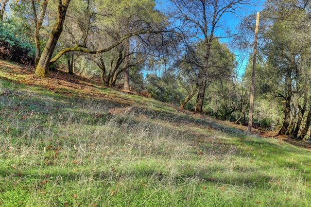 11013 Wolf Dr, Grass Valley, CA 95949