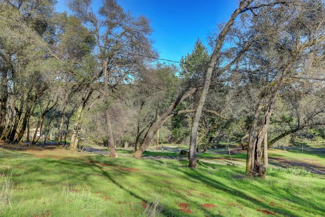 11013 Wolf Dr, Grass Valley, CA 95949