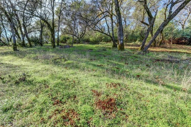 11013 Wolf Dr, Grass Valley, CA 95949