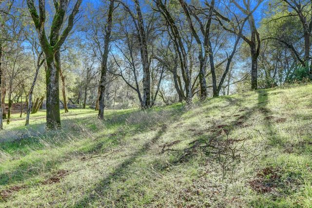 11013 Wolf Dr, Grass Valley, CA 95949