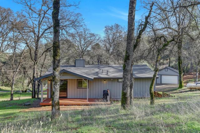 11013 Wolf Dr, Grass Valley, CA 95949