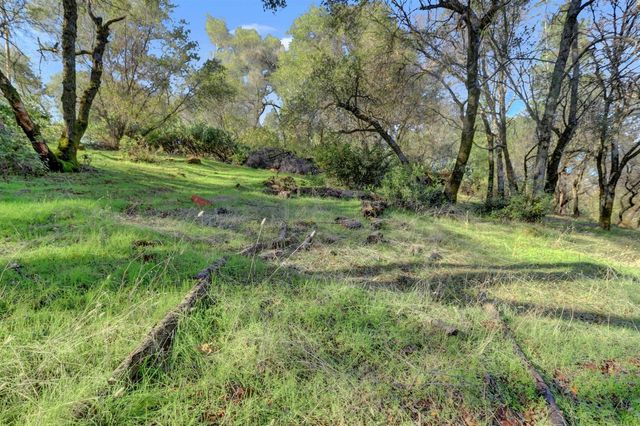 11013 Wolf Dr, Grass Valley, CA 95949