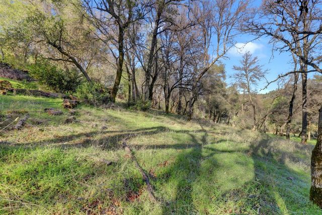 11013 Wolf Dr, Grass Valley, CA 95949